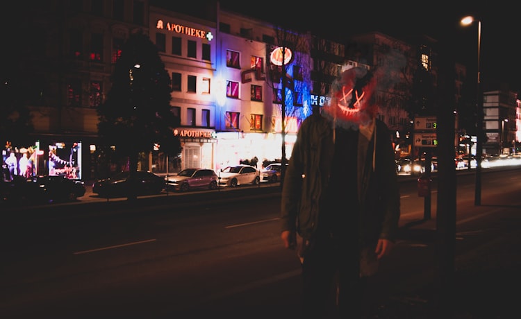 城市夜景中的LED屏幕